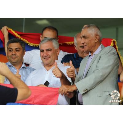 В ответном матче плей-офф Лиги Европы 'Арарат-Армения' уступил люксембургскому 'Дюделанжу' со счетом 1:2 (4:5 по пенальти), выбыв из турнира