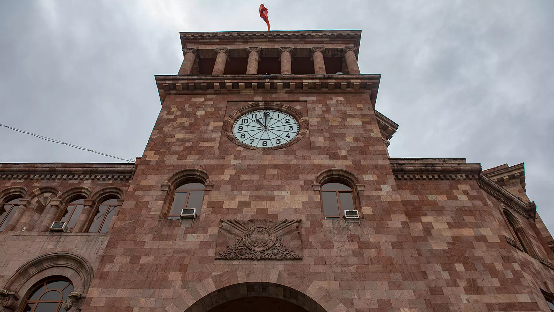 Գործադիրը փոխեց որոշումը. ՀԷՑ-ի հայցից ՀՀ-ն կպաշտպանի մեկ այլ փաստաբանական ընկերություն