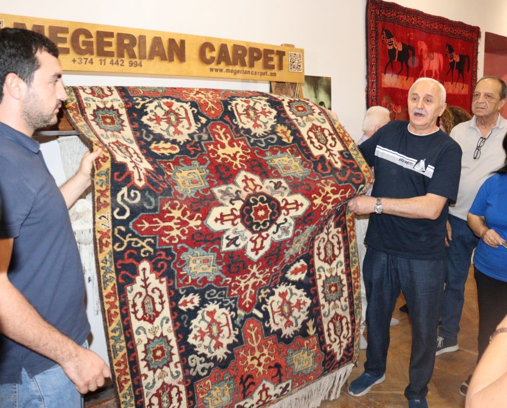 ВОССОЗДАН АРЦАХСКИЙ КОВЕР XVII ВЕКА