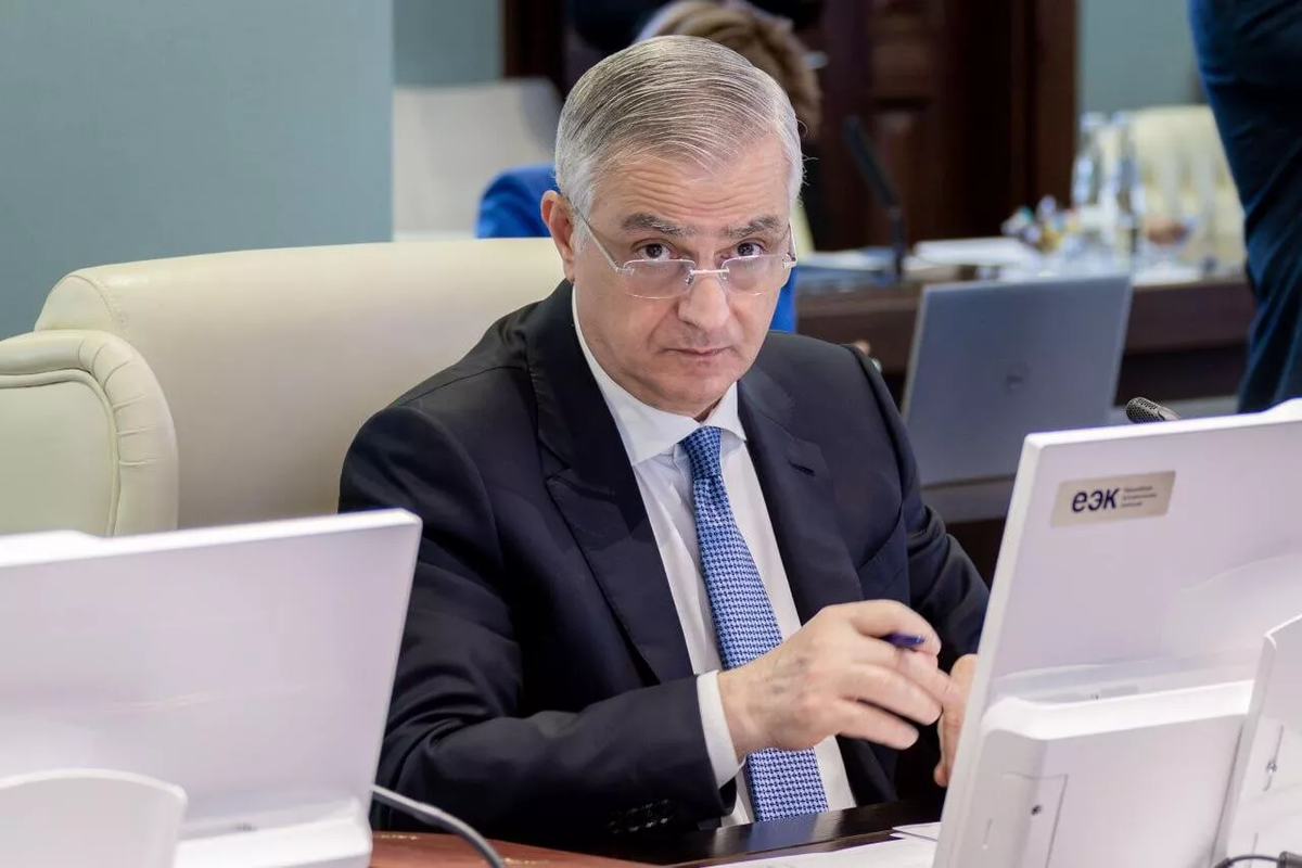 Մհեր Գրիգորյանը ԵՏՀ խորհրդի նիստում քննարկել է վարորդների՝ ՌԴ-ում գտնվելու տևողության սահմանափակման հարցը