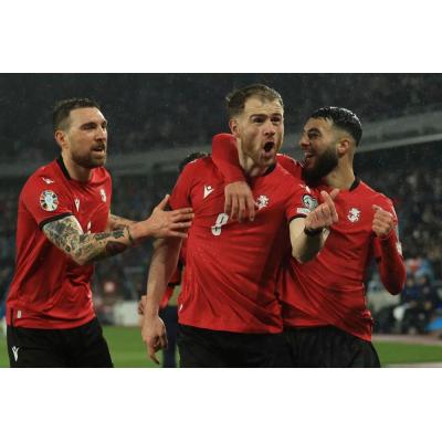 Национальная сборная Грузии по футболу подарила настоящий праздник своей стране, впервые истории пробившись на ЕВРО-2024